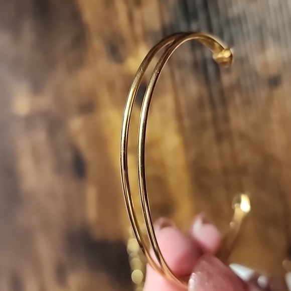 Vintage Crown Trifari Goldtone & White Beaded Necklace & Goldtone Cuff Bracelet - Picture 8 of 8